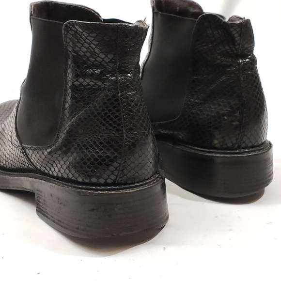 Kenneth Cole Men\'s Faux Snake Skin Chukka Boots